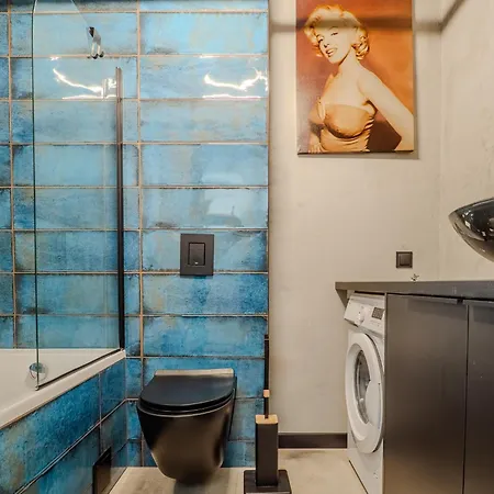 A Charming Loft In The Heart Of With Free Parking *