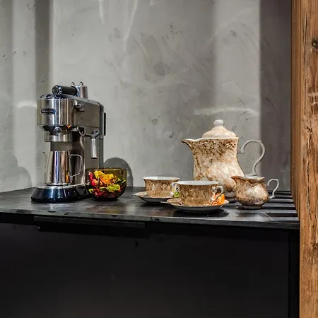 Apartman A Charming Loft In The Heart Of With Free Parking *