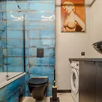 A Charming Loft In The Heart Of With Free Parking *