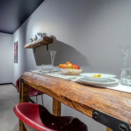 公寓 A Charming Loft In The Heart Of With Free Parking *